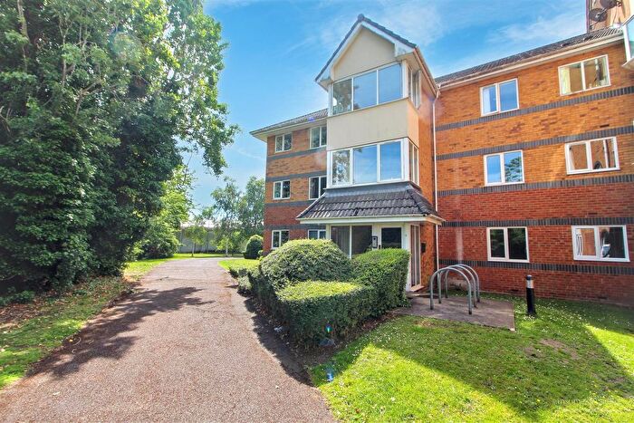 2 Bedroom Flat For Sale In Winslet Place, Oxford Road, Reading, RG30