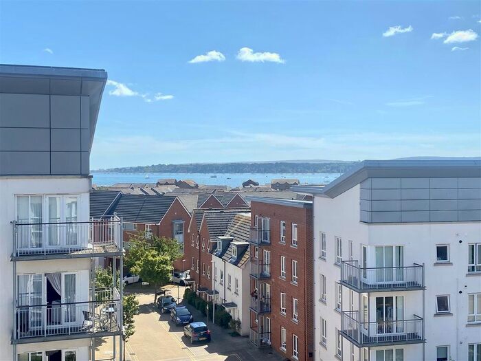 2 Bedroom Flat To Rent In Avenel Way, Poole, BH15