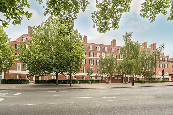 1 Bedroom Flat To Rent In Clapham Common South Side, Clapham South, SW4