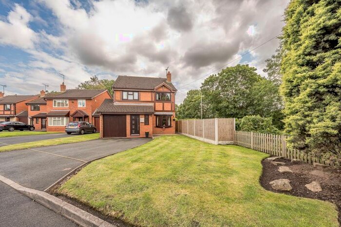 4 Bedroom Detached House For Sale In Wainwright Close, Kingswinford, DY6