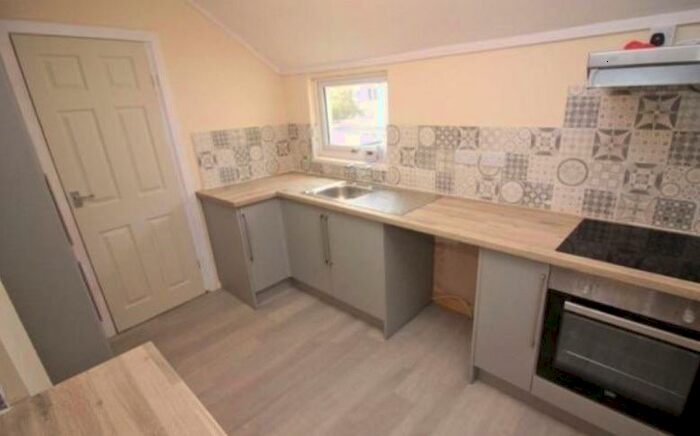2 Bedroom Maisonette To Rent In Caerphilly Road, Cardiff, CF14