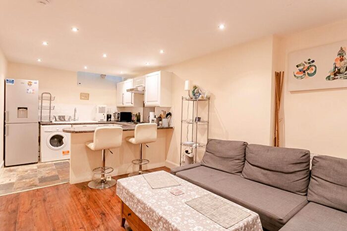 3 Bedroom Flat For Sale In Dalry Road, Dalry, Edinburgh, EH11