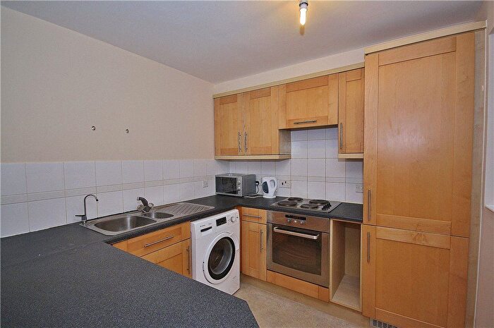 2 Bedroom Flat For Sale In Faraday Road, Guildford, Surrey, GU1