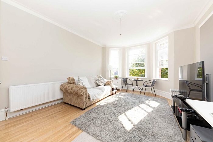 1 Bedroom Flat To Rent In Hammersmith Bridge Road, Hammersmith, W6