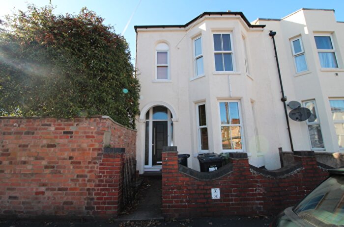 6 Bedroom Terraced House To Rent In Forfield Place, Leamington Spa, CV31