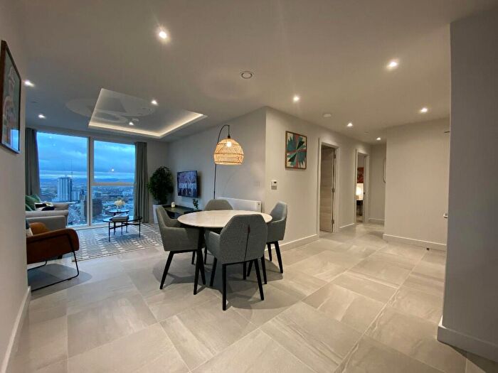 2 Bedroom Flat To Rent In Rochdale Road, Manchester, Greater Manchester, M4