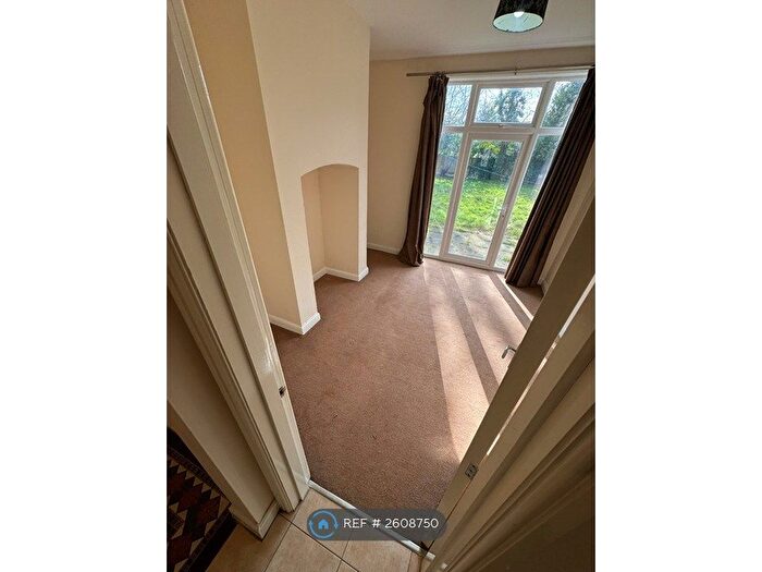 2 Bedroom Flat To Rent In Copthorne Road, Wolverhampton, WV3