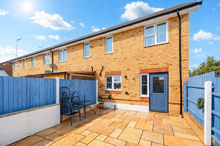 3 Bedroom End Of Terrace House For Sale In Chloe Gardens, Parkstone, BH12
