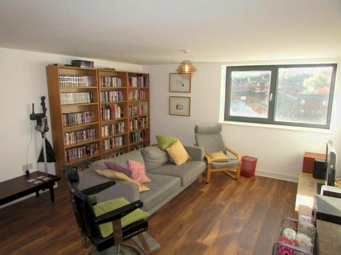 2 Bedroom Flat To Rent In Greenhouse, Beeston, Leeds, LS11