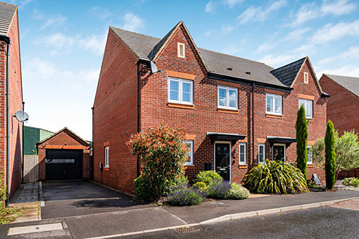 3 Bedroom Semi-Detached House For Sale In Lally Drive, Bicester, OX25