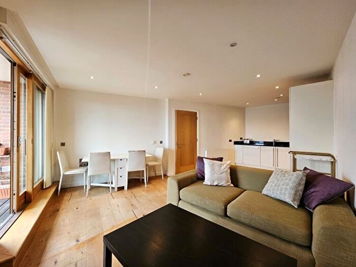 2 Bedroom Apartment To Rent In Candle House Wharf Approach Leeds, LS1