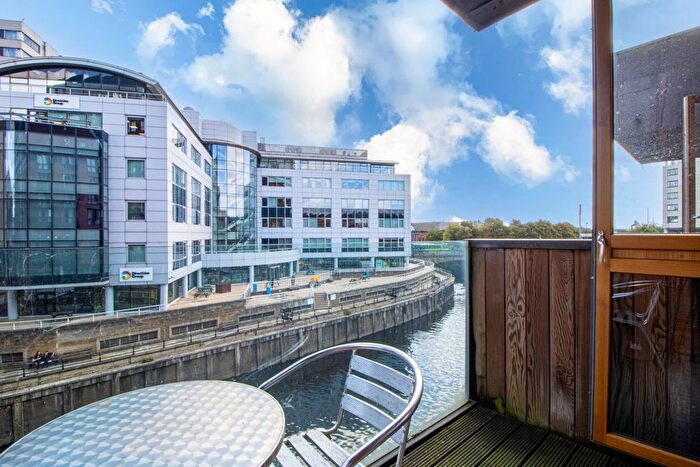 2 Bedroom Flat To Rent In Wharf Approach, Leeds, LS1