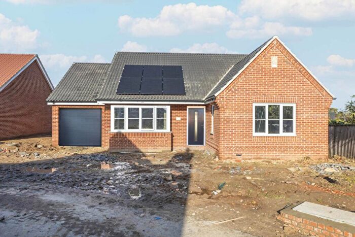 3 Bedroom Detached Bungalow For Sale In Saint Georges Drive, Brundall, NR13