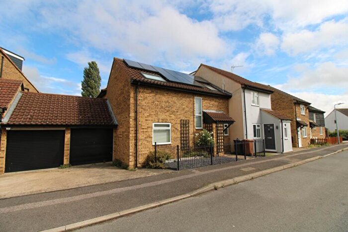 3 Bedroom House For Sale In Parishes Mead, Stevenage, SG2