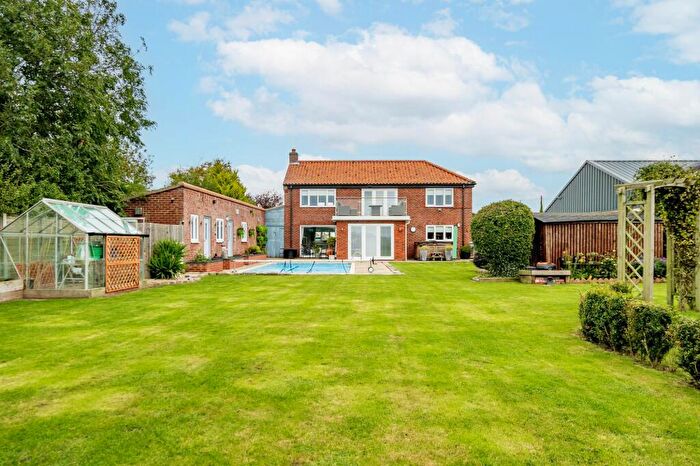4 Bedroom Detached House For Sale In Coast Road, Walcott, NR12