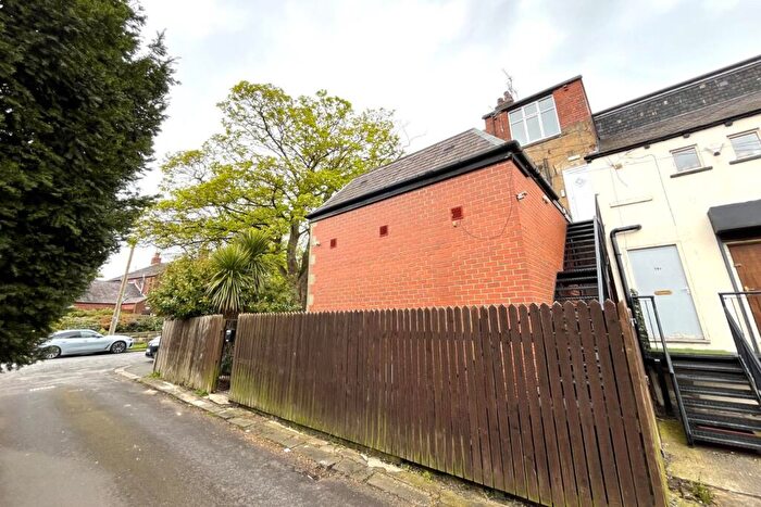 1 Bedroom Apartment To Rent In Street Lane, Roundhay, Leeds, LS8