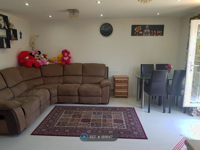 2 Bedroom Flat To Rent In Broadhurst Place, Basildon, SS14