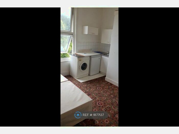 Studio To Rent In Holmdale Terrace, London, N15