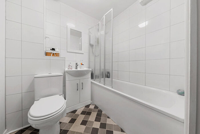 1 Bedroom Flat To Rent In Heathfield Drive, : Bed Rec Bath, CR4