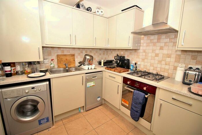 3 Bedroom Flat To Rent In Forsyth Road, Newcastle Upon Tyne, NE2