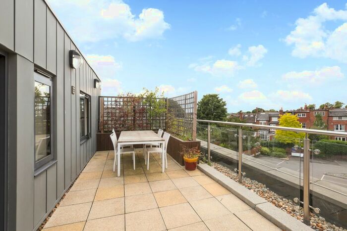 3 Bedroom Flat To Rent In Muswell Hill Road, London, N10