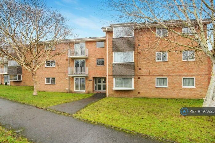 3 Bedroom Flat To Rent In Sunningdale, Ascot, SL5