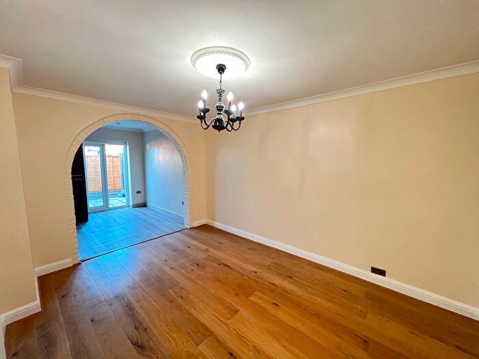 4 Bedroom Terraced House To Rent In Great Cambridge Road, Enfield, EN1