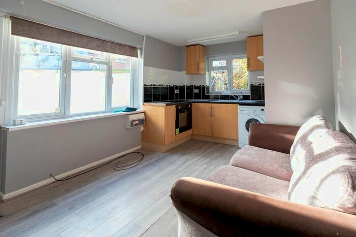 1 Bedroom Flat To Rent In Chairborough Road, Cressex Business Park, High Wycombe, HP12