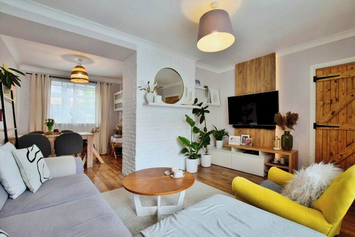 3 Bedroom Terraced House For Sale In Heybrook Road, Manchester, M23