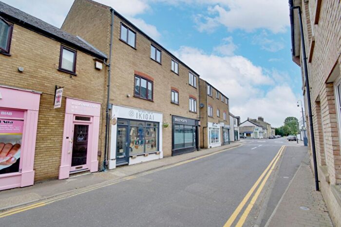 3 Bedroom Maisonette For Sale In White Hart Court, St. Ives, Cambridgeshire, PE27