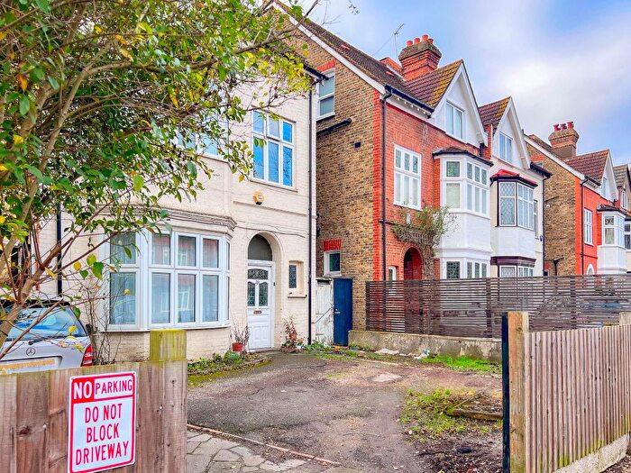 Studio To Rent In Thrale Road, London, SW16