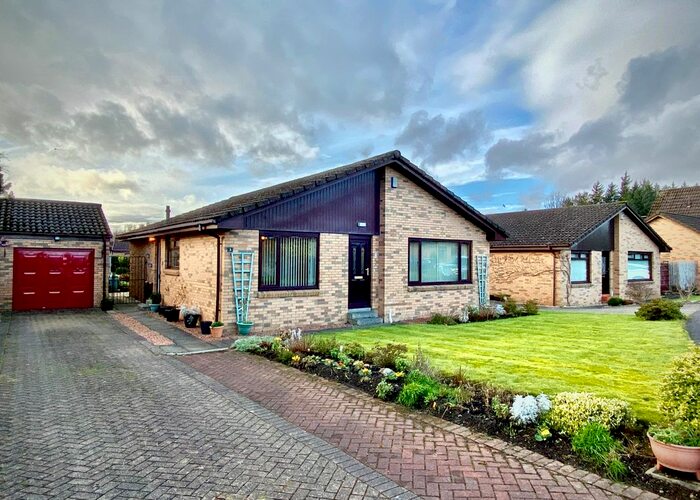 3 Bedroom Detached Bungalow For Sale In Turnhill Avenue, Erskine, Renfrewshire, PA8