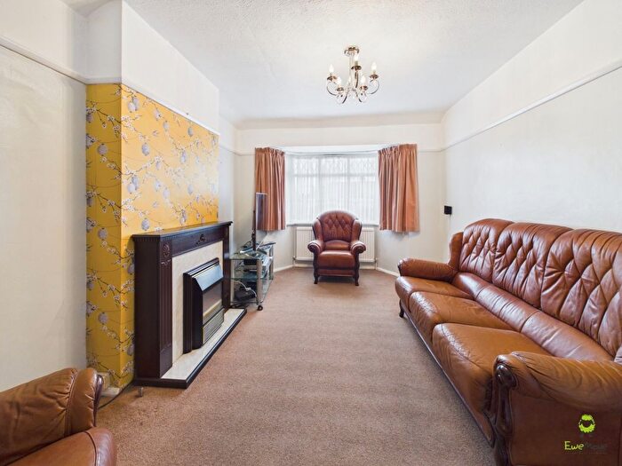 2 Bedroom Terraced House For Sale In Abbotts Walk, Bexleyheath, DA7