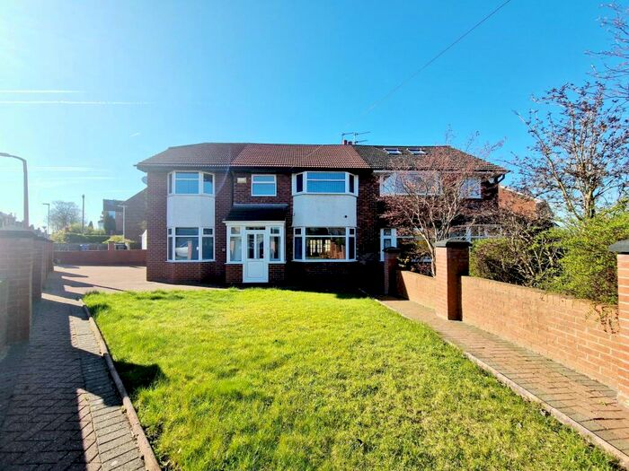 5 Bedroom Semi-Detached House To Rent In Raglan Avenue, Whitefield, Manchester, M45