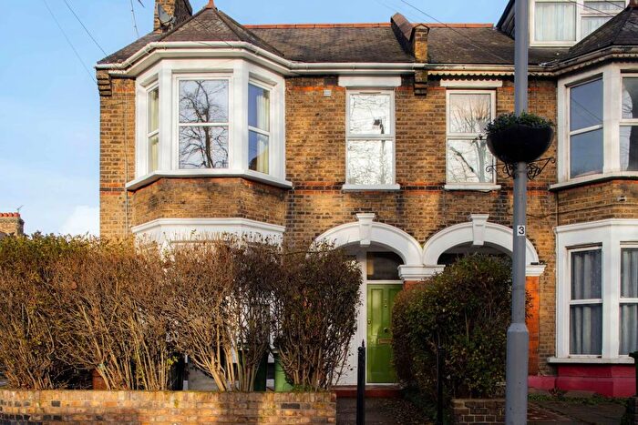 3 Bedroom Flat For Sale In Francis Road, Leyton, E10