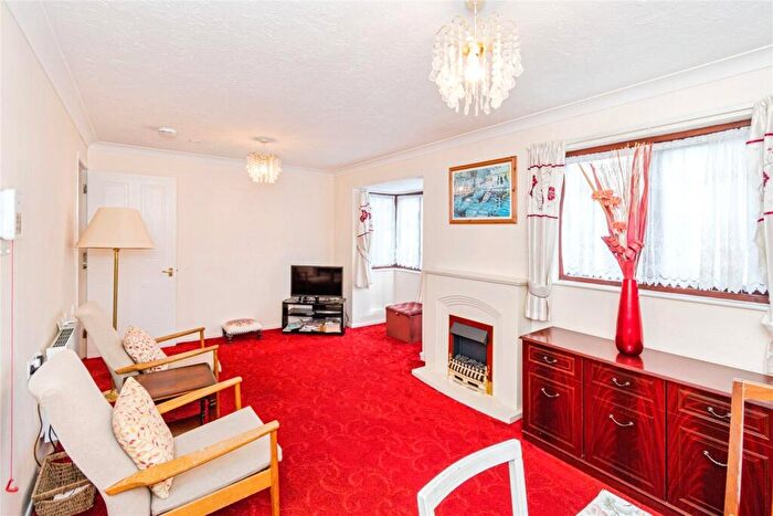 1 Bedroom Apartment For Sale In Chestnut Lodge, Southampton, SO16