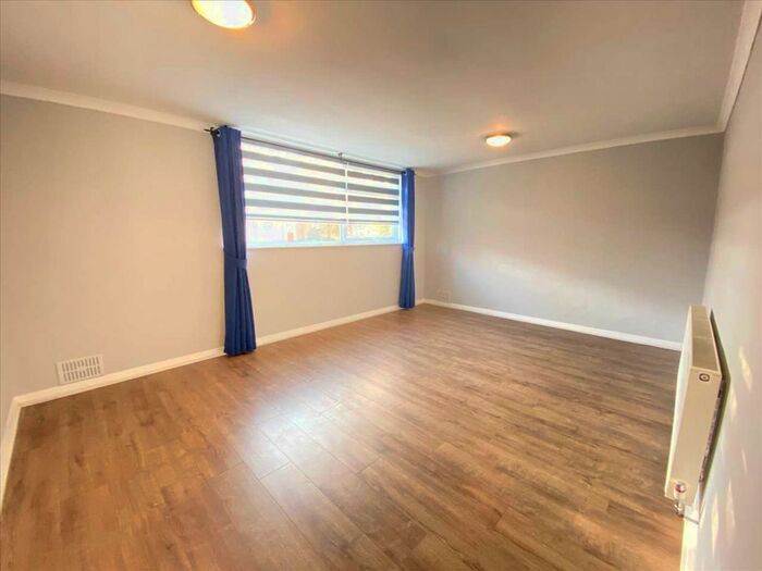 2 Bedroom Flat To Rent In Hollywood Court, Inglis Road, A Inglis Road, Ealing, W5