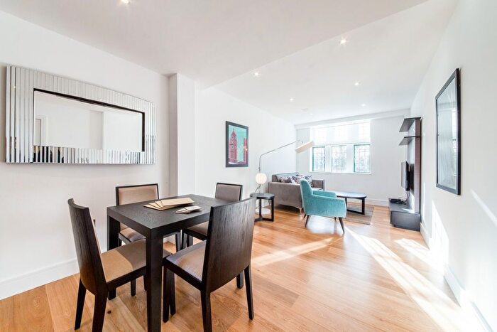 1 Bedroom Flat To Rent In Metropolitan Crescent, Crescent Lane, Clapham, London, SW4