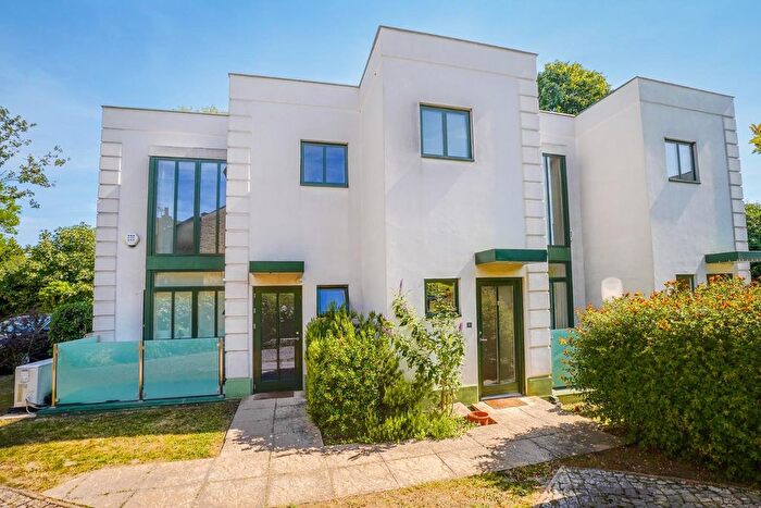 3 Bedroom Mews For Sale In Abbey Mansions Mews, Herne Hill, SE24