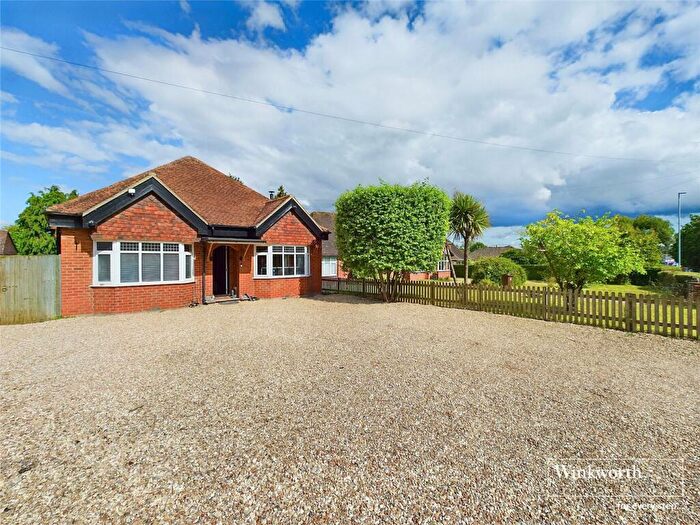 4 Bedroom Bungalow To Rent In Hollow Lane, Shinfield, Reading, Berkshire, RG2