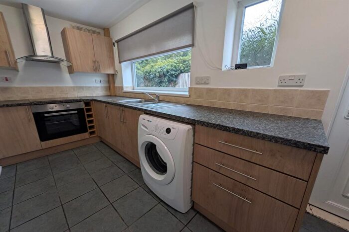 3 Bedroom Semi-Detached House To Rent In Larchdene Avenue, Wollaton, NG8