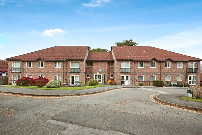 2 Bedroom Flat For Sale In Bronrhiw Fach, Caerphilly, CF83