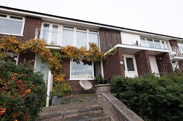 2 Bedroom Flat For Sale In New Road, Leigh-On-Sea, SS9