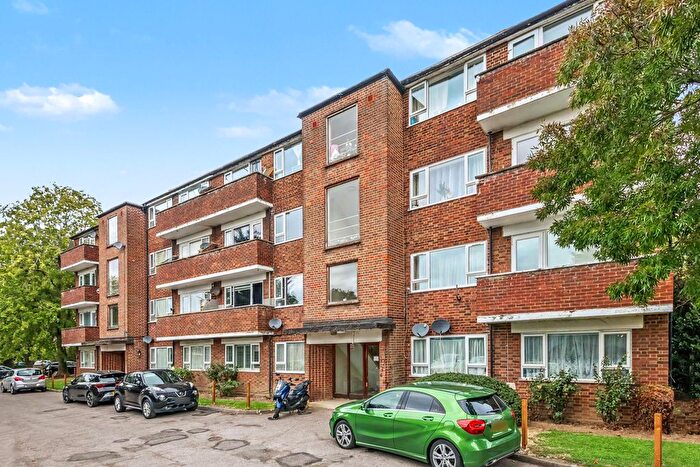 2 Bedroom Flat For Sale In Old Ruislip Road, Northolt, UB5