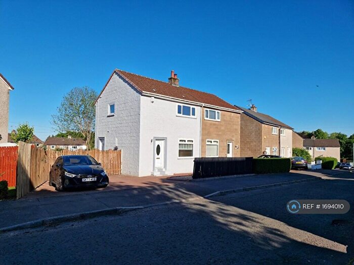 2 Bedroom Semi-Detached House To Rent In Kinarvie Place, Glasgow, G53