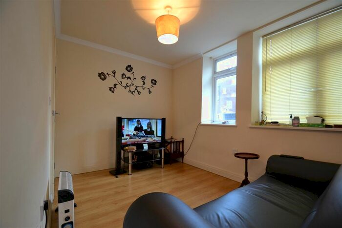1 Bedroom Flat To Rent In King Street, Hammersmith, W6