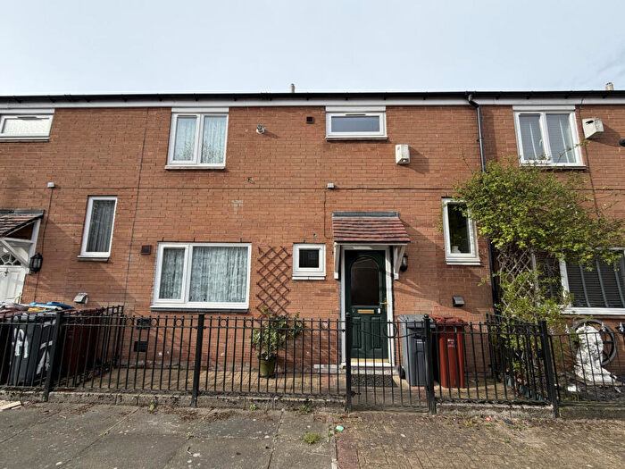 3 Bedroom Terraced House For Sale In Edbrook Walk, Manchester, M13