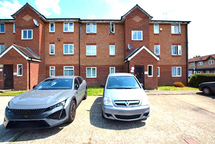 2 Bedroom Flat To Rent In Express Drive, Ilford, IG3