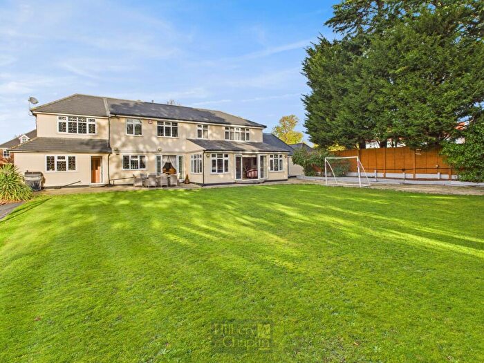 6 Bedroom House For Sale In Woodlands Avenue, Hornchurch, RM11