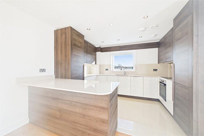 2 Bedroom Flat For Sale In Longships Way, Reading, Berkshire, RG2